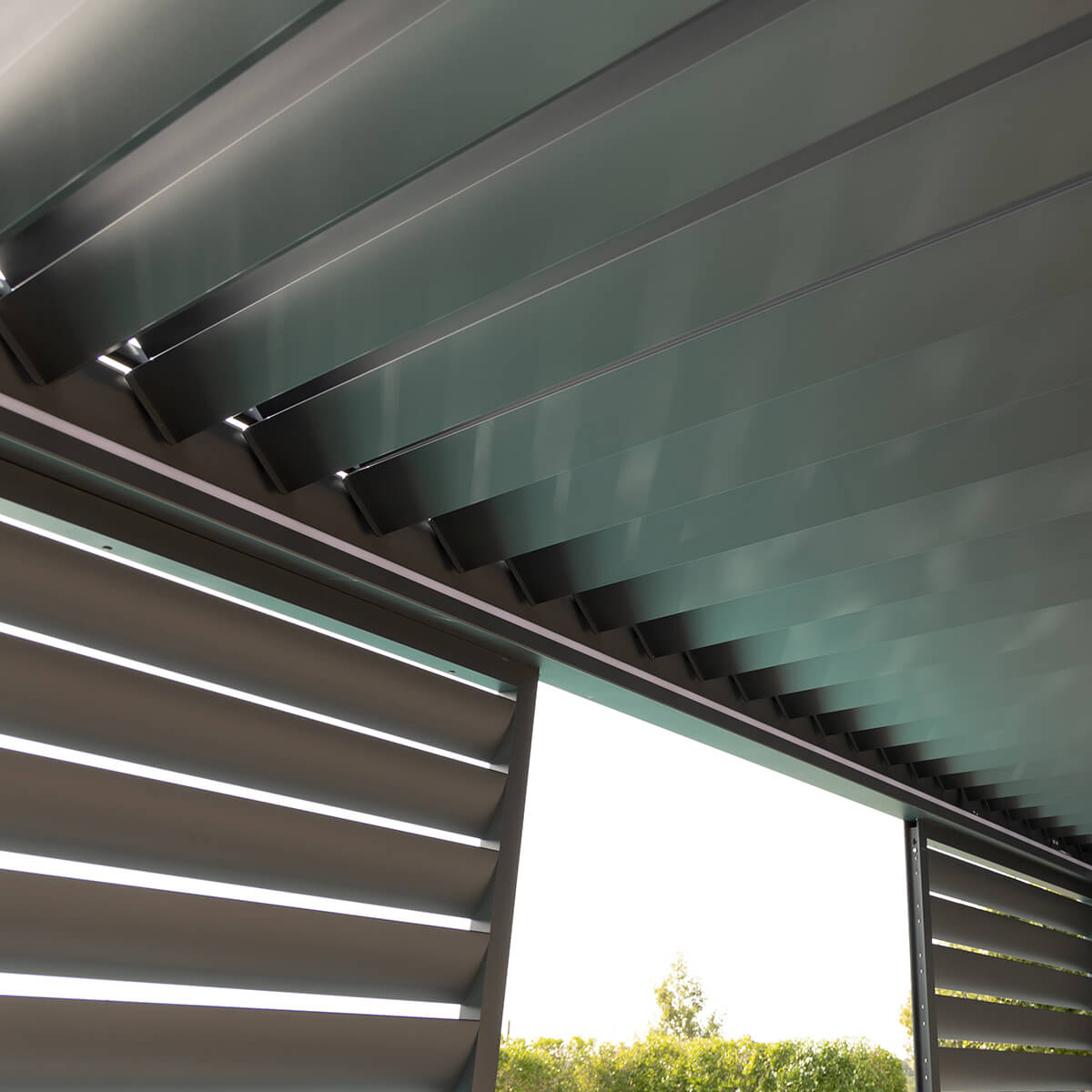 Eden Pergola Aluminium Rectangular 30x40 / Louvre Wall 4m / 3x Blinds / Grey