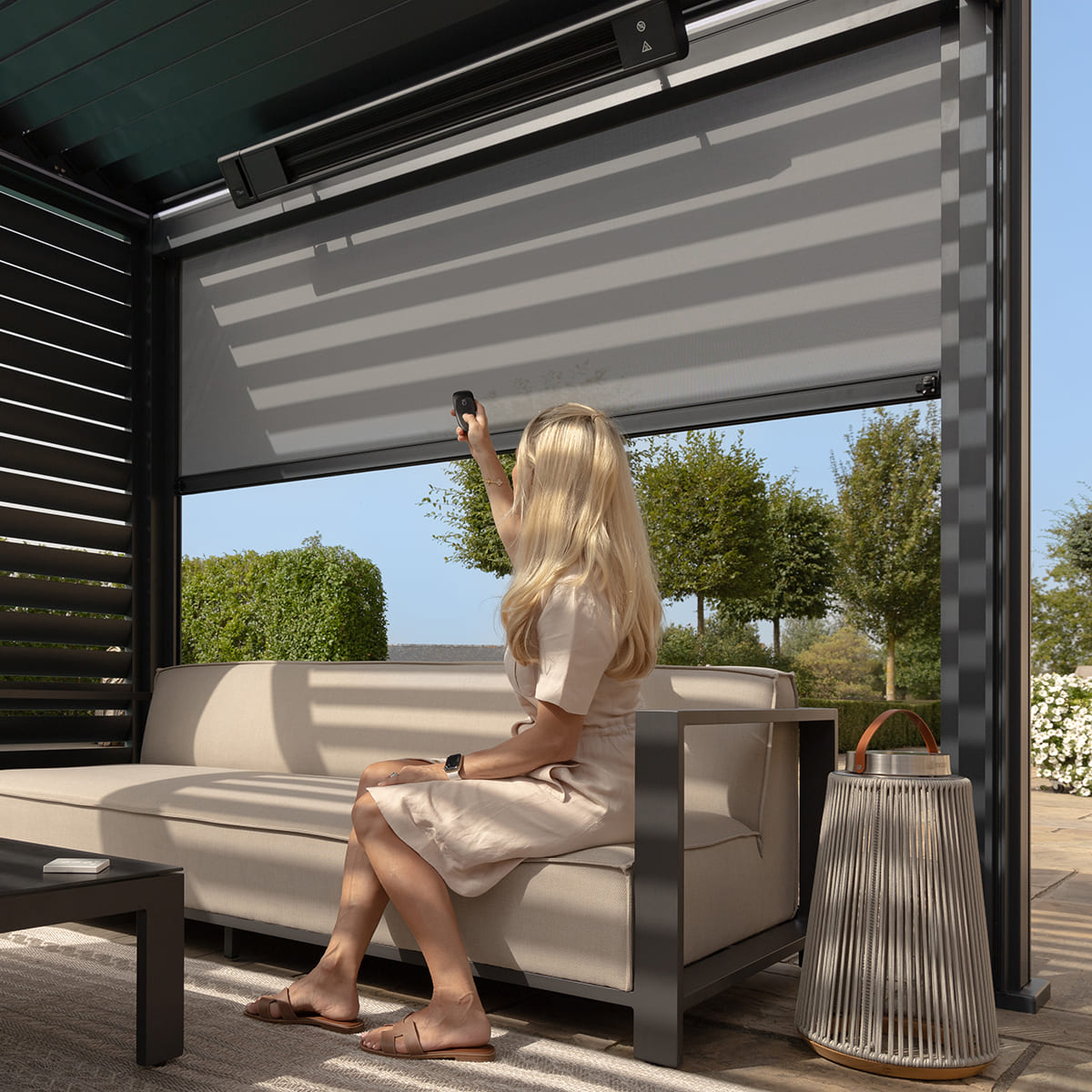 Eden Pergola Aluminium Square 40x40 / Louvre Wall 4m / 3x Blinds / Grey