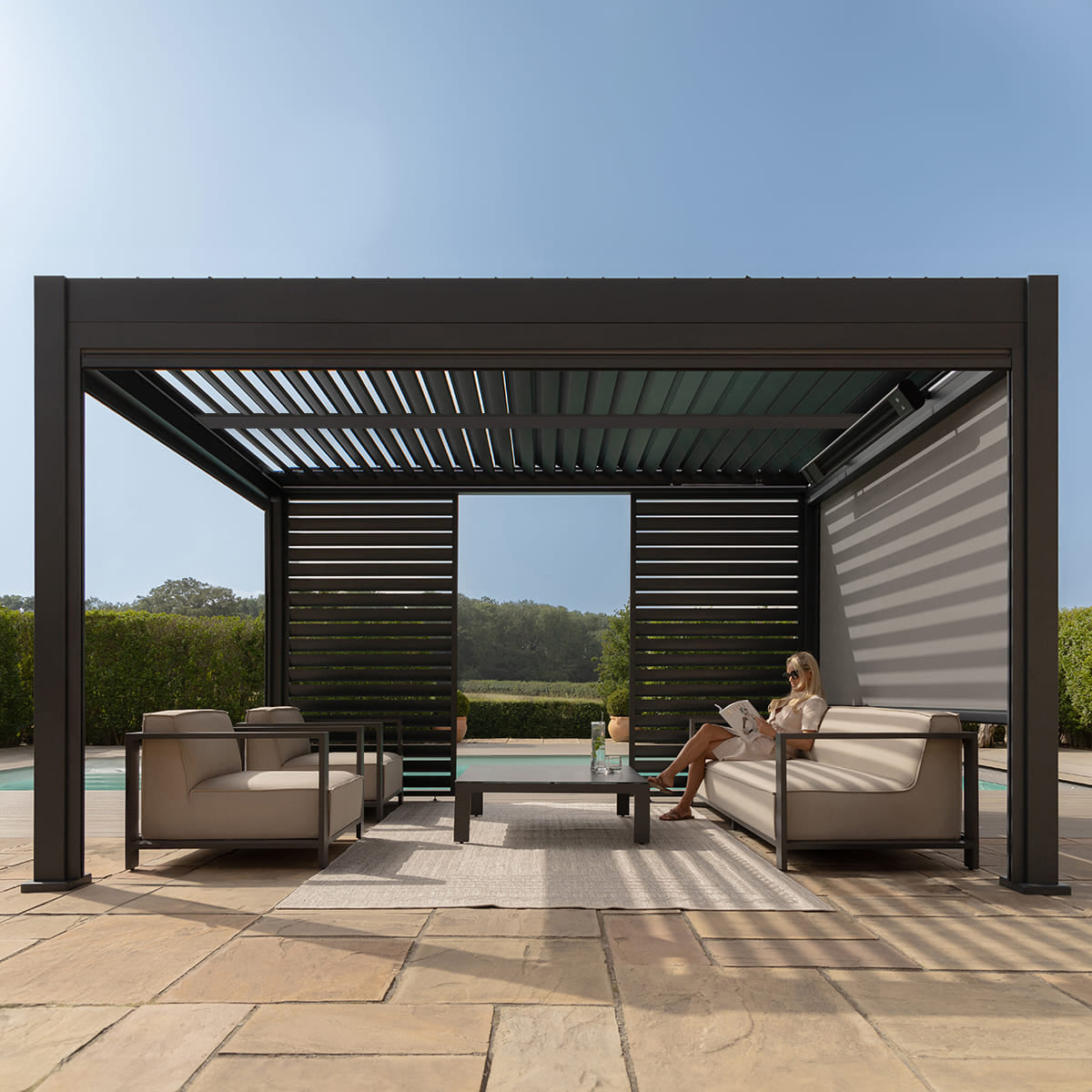 Eden Pergola Aluminium Square 40x40 / Louvre Wall 4m / 3x Blinds / Grey