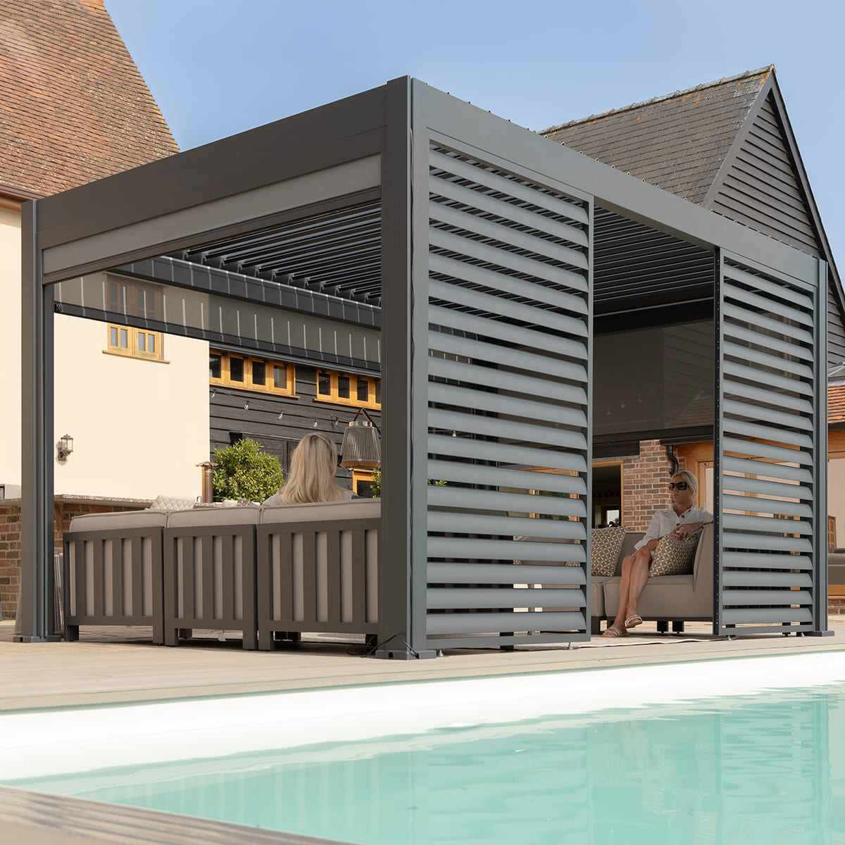 Eden Pergola Aluminium Square 40x40 / Louvre Wall 4m / 3x Blinds / Grey