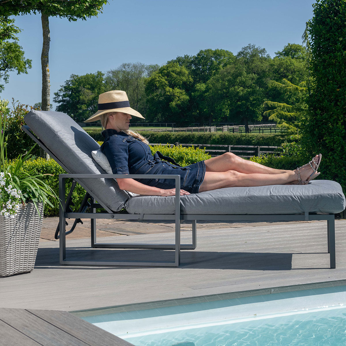 Amalfi Single Sunlounger in Grey