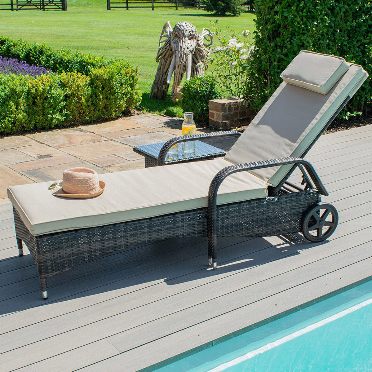 Florida Sunlounger Set in Brown