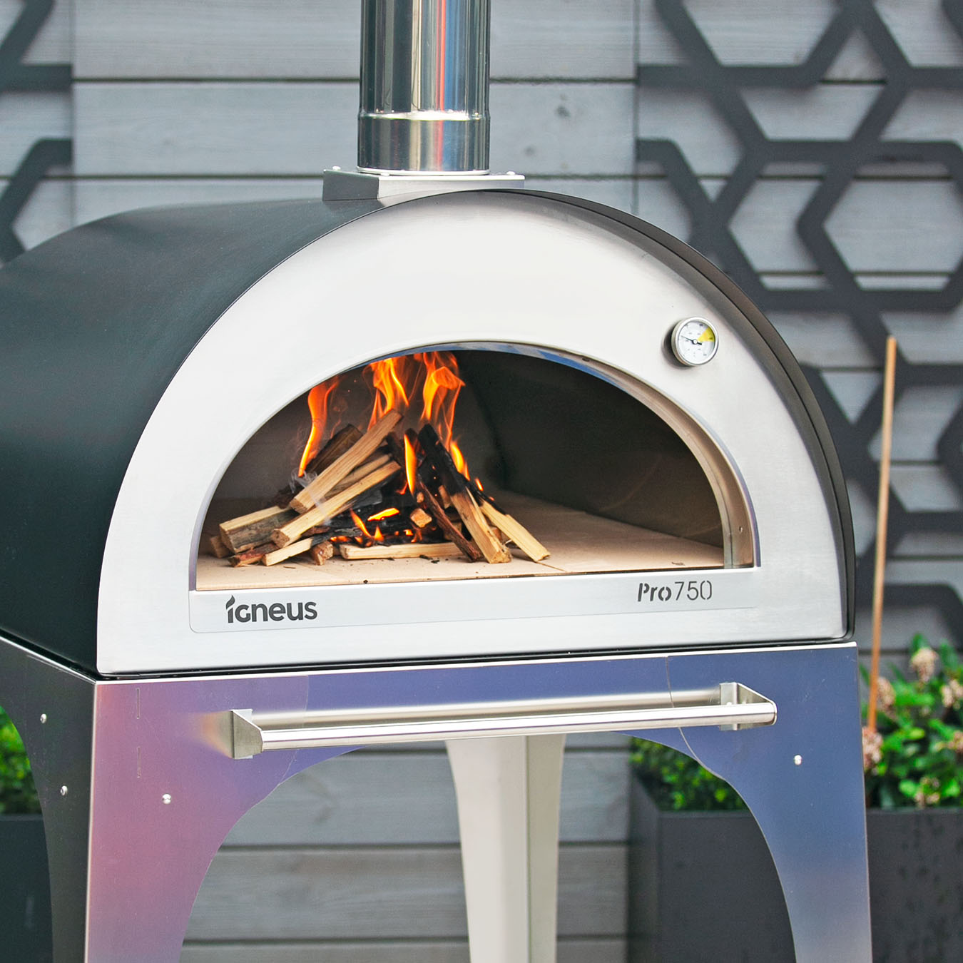 Igneus Pro 750 Pizza Oven: Elevate Your Outdoor Cooking Experience