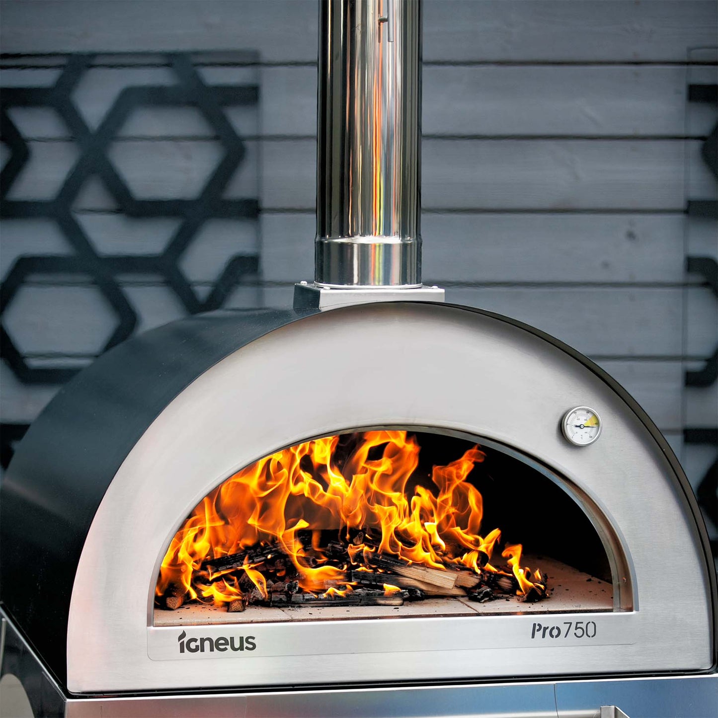 Igneus Pro 750 Pizza Oven: Elevate Your Outdoor Cooking Experience