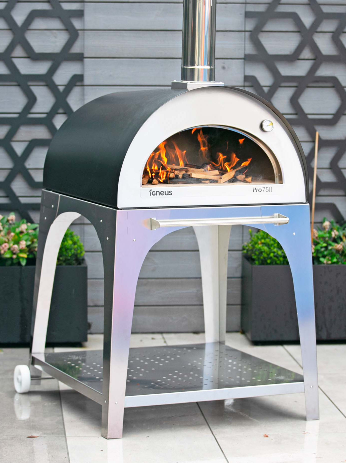 Igneus Pro 750 Pizza Oven: Elevate Your Outdoor Cooking Experience