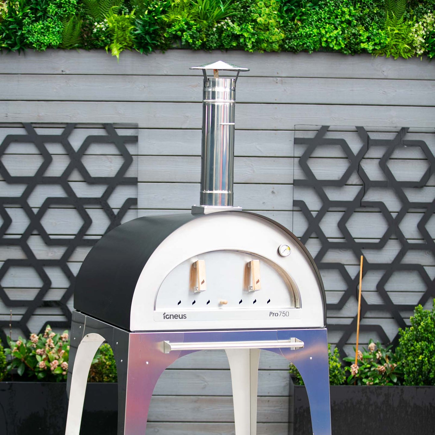 Igneus Pro 750 Pizza Oven: Elevate Your Outdoor Cooking Experience