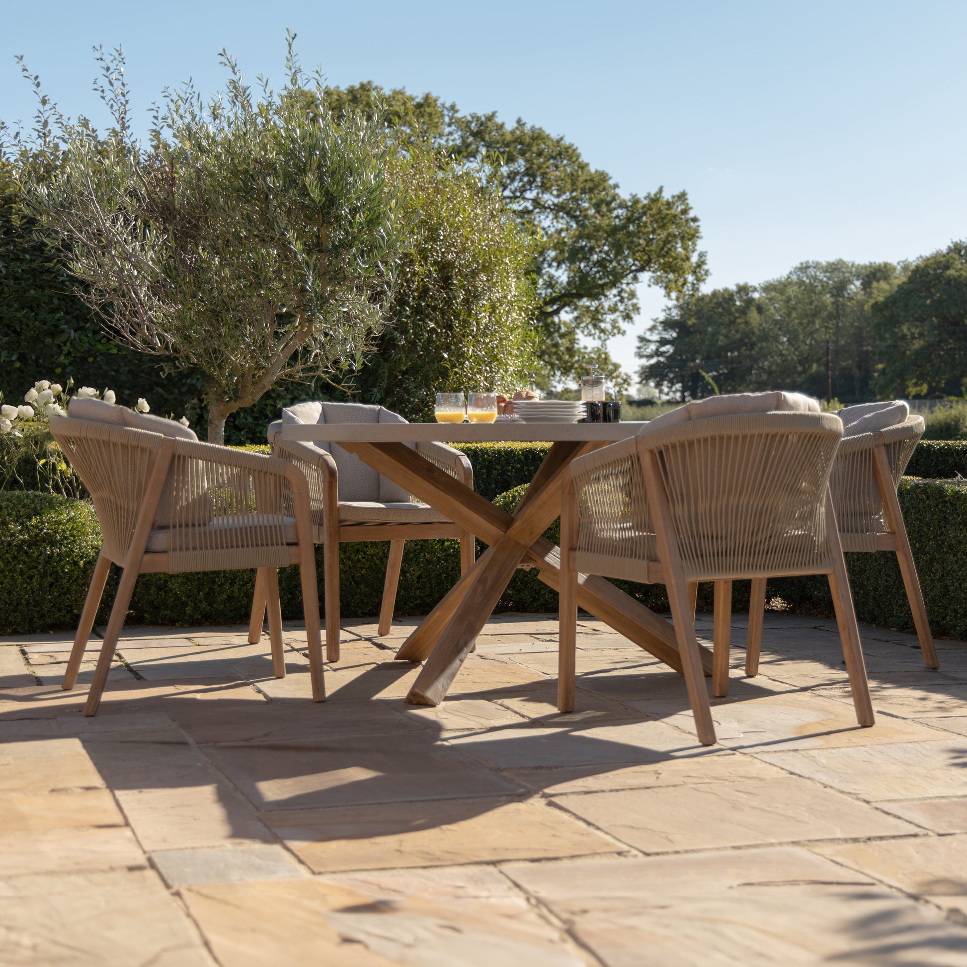 Martinique 4 Seat Round Dining Set in Light Brown