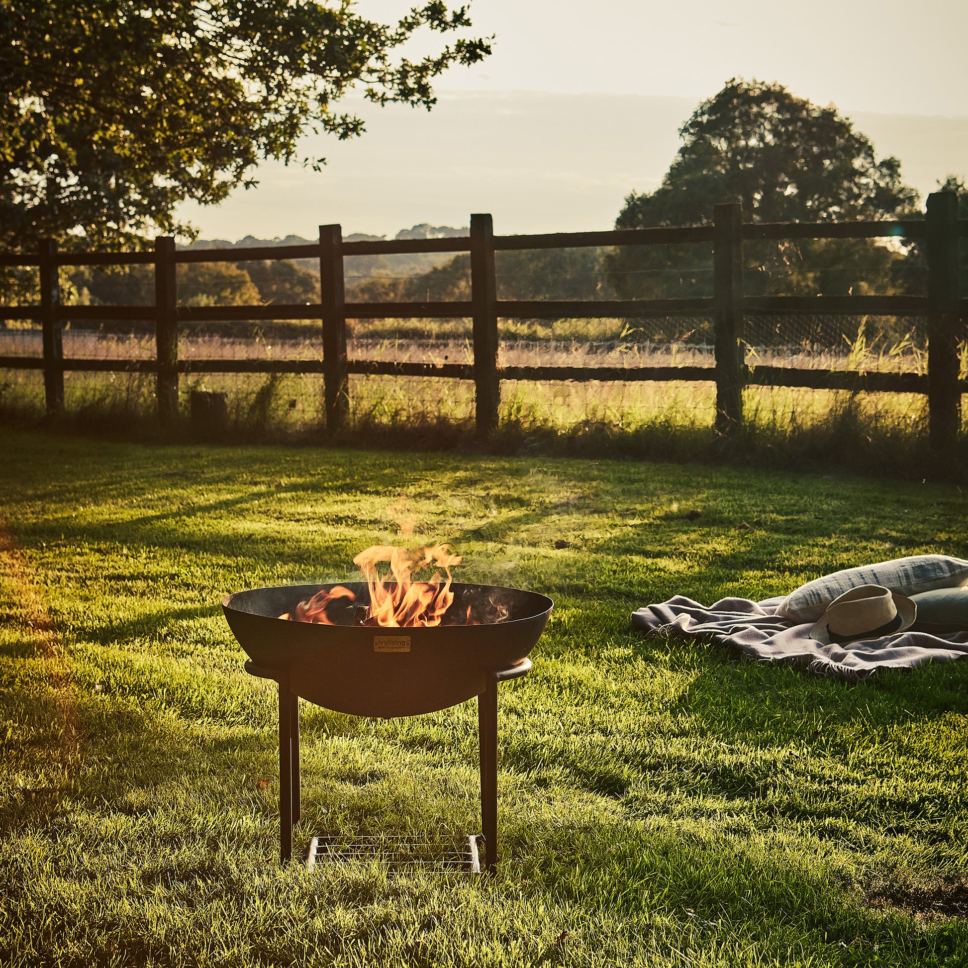 Outdoor XL Cast Iron Fire Pit in Rust H49cm W80cm