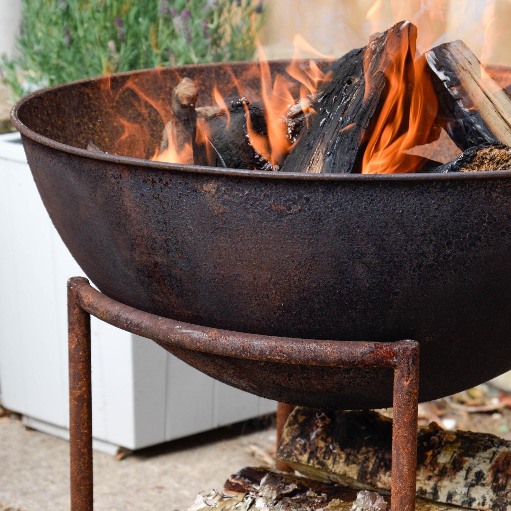 Outdoor XL Cast Iron Fire Pit in Rust H49cm W80cm