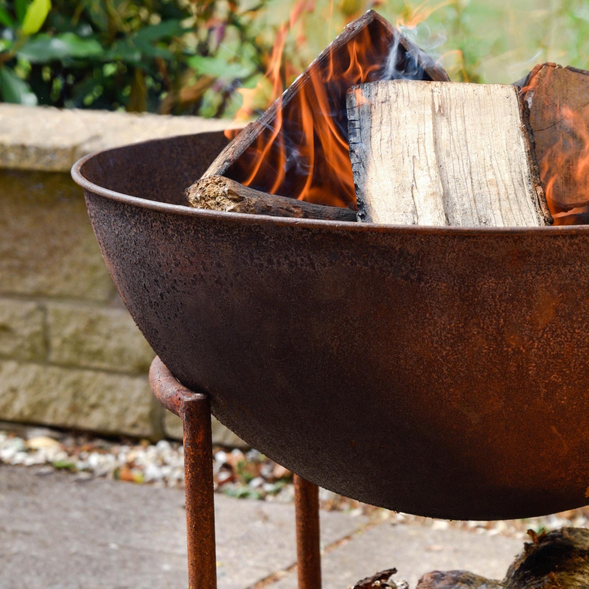 Outdoor XL Cast Iron Fire Pit in Rust H49cm W80cm