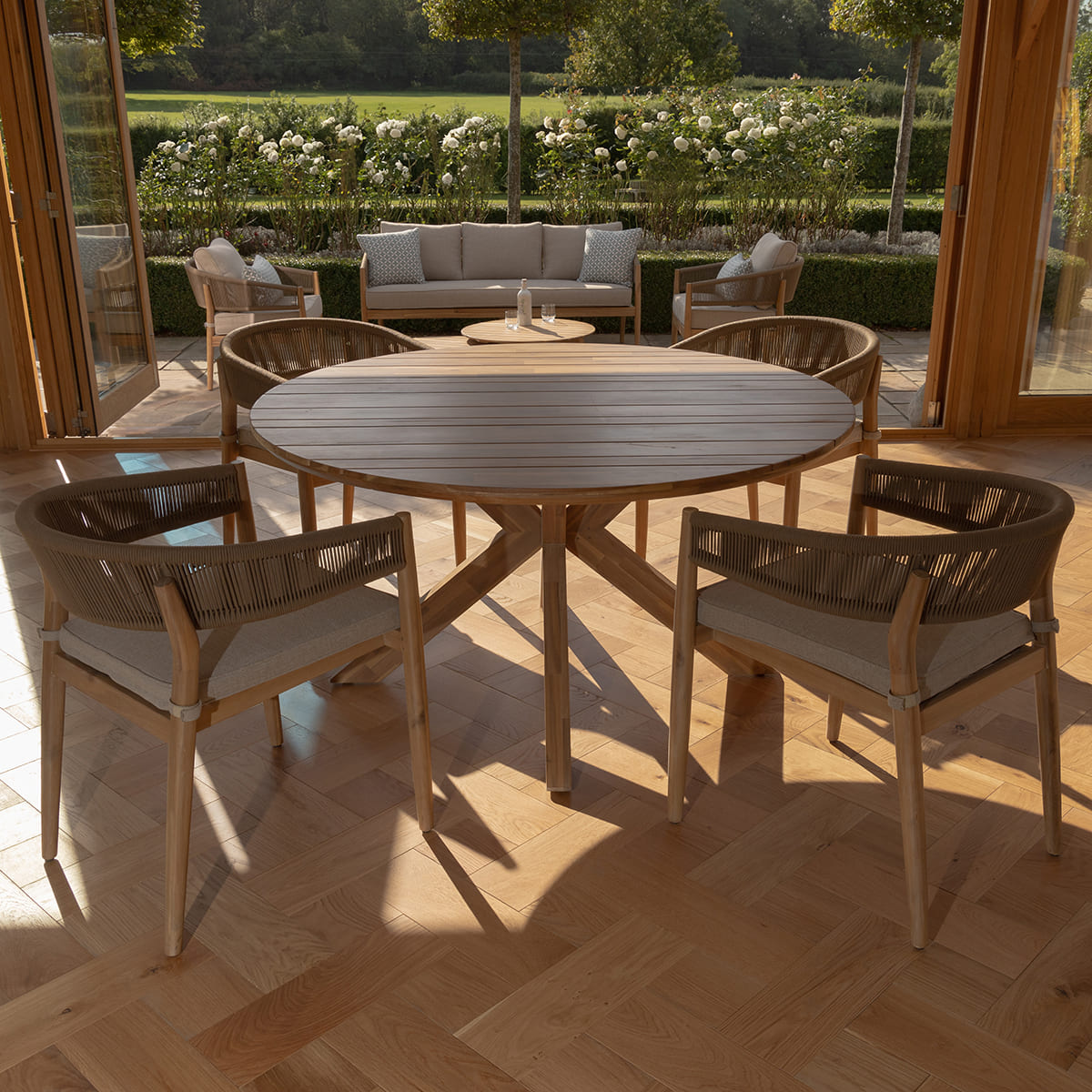 Porto 4 Seat Round Dining Set in Sandstone