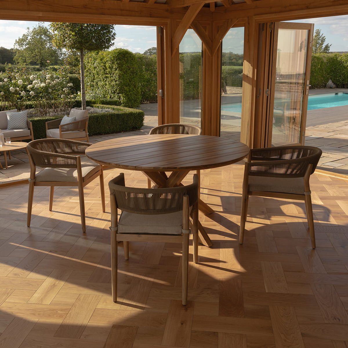 Porto 4 Seat Round Dining Set in Sandstone