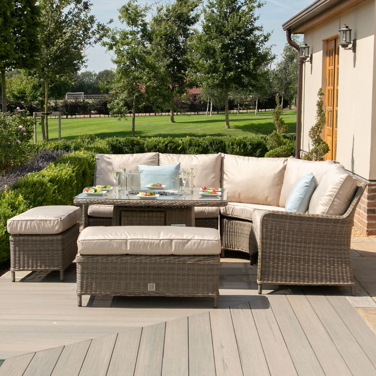 Winchester Royal Corner with Fire Pit in Natural